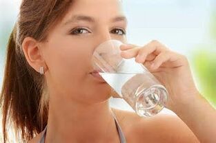 uống nước trong chế độ ăn kiêng cho người lười biếng
