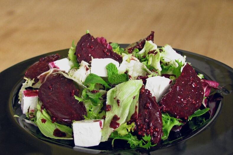 salad với củ cải đường và pho mát để giảm cân
